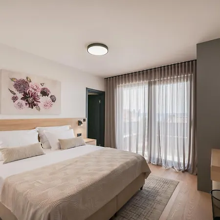 Hotel Dekorti *